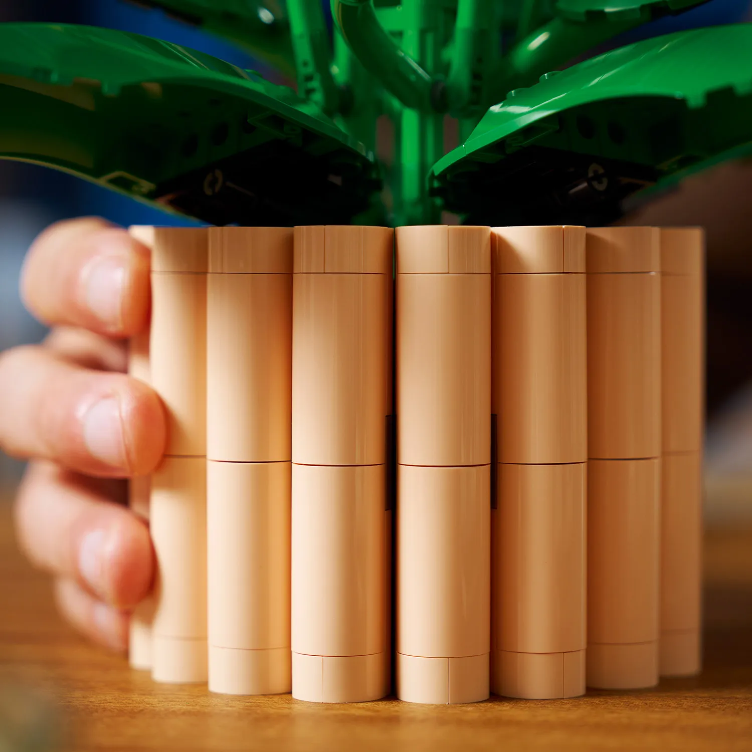 Горшок для растений персикового цвета