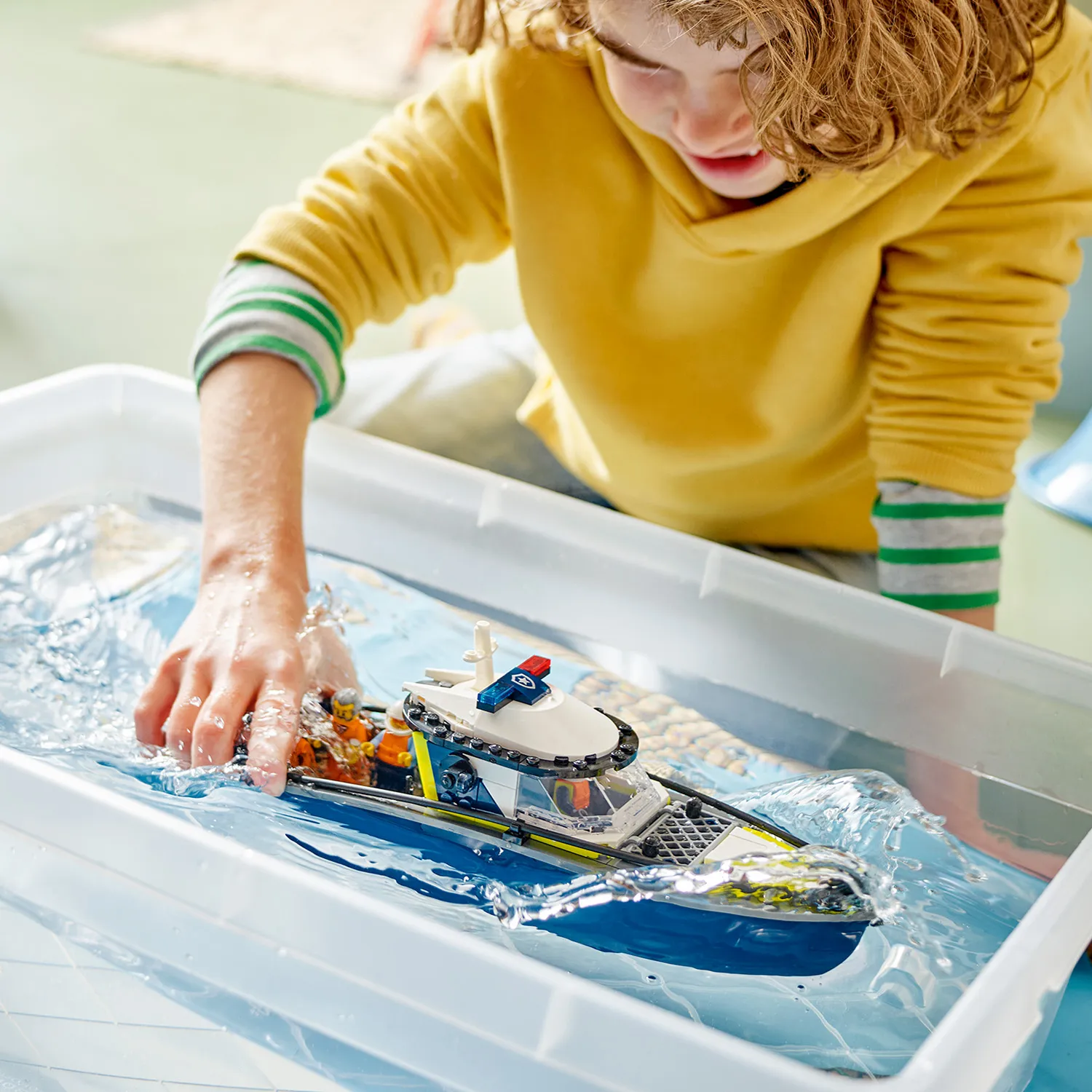 Плавучие игрушечные кораблики