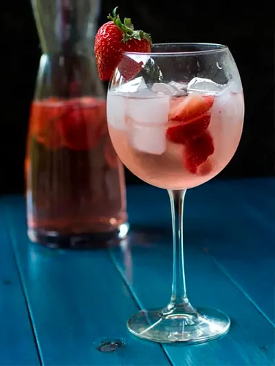 Strawberry White Wine Spritzer